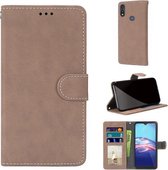 Voor Motorola Moto E (2020) Retro Frosted Horizontale Flip PU lederen tas met houder & kaartsleuven & portemonnee & fotolijst (beige)