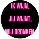 Forex Wandcirkel - Tekst: ''Ik Wijn, Jij Wijnt, WIj dronken'' Neon Letters Roze/Zwart - 90x90cm Foto op Wandcirkel (met ophangsysteem)