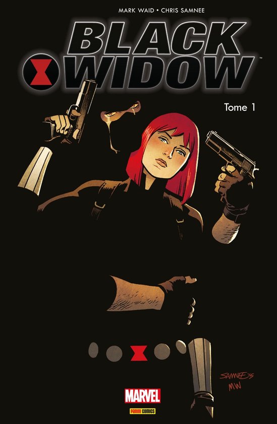 La Veuve Noire aux cheveux rouges tenant deux pistolets. Texte : Black Widow Tome 1.