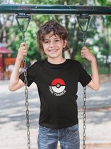 Poke Trainer KINDER T-SHIRT - Pokemon Merch Merchandise Kind Jongen Meisje - Poke Bal - Maat 9/11