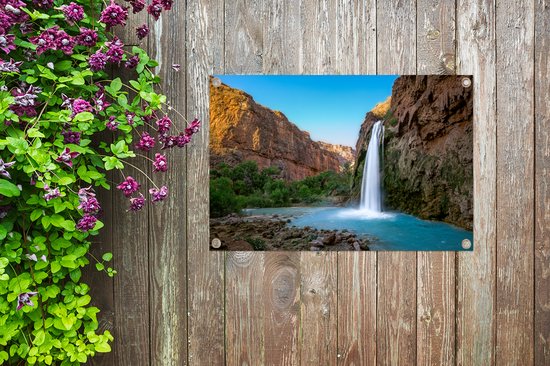 Tuinposter 60x40 cm - Tuindecoratie Waterval - Berg - Planten - Poster voor in de tuin - Buiten decoratie - Schutting tuinschilderij - Tuindoek muurdecoratie - Wanddecoratie balkondoek