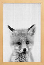 JUNIQE - Poster in houten lijst Baby vos - monochrome foto -60x90