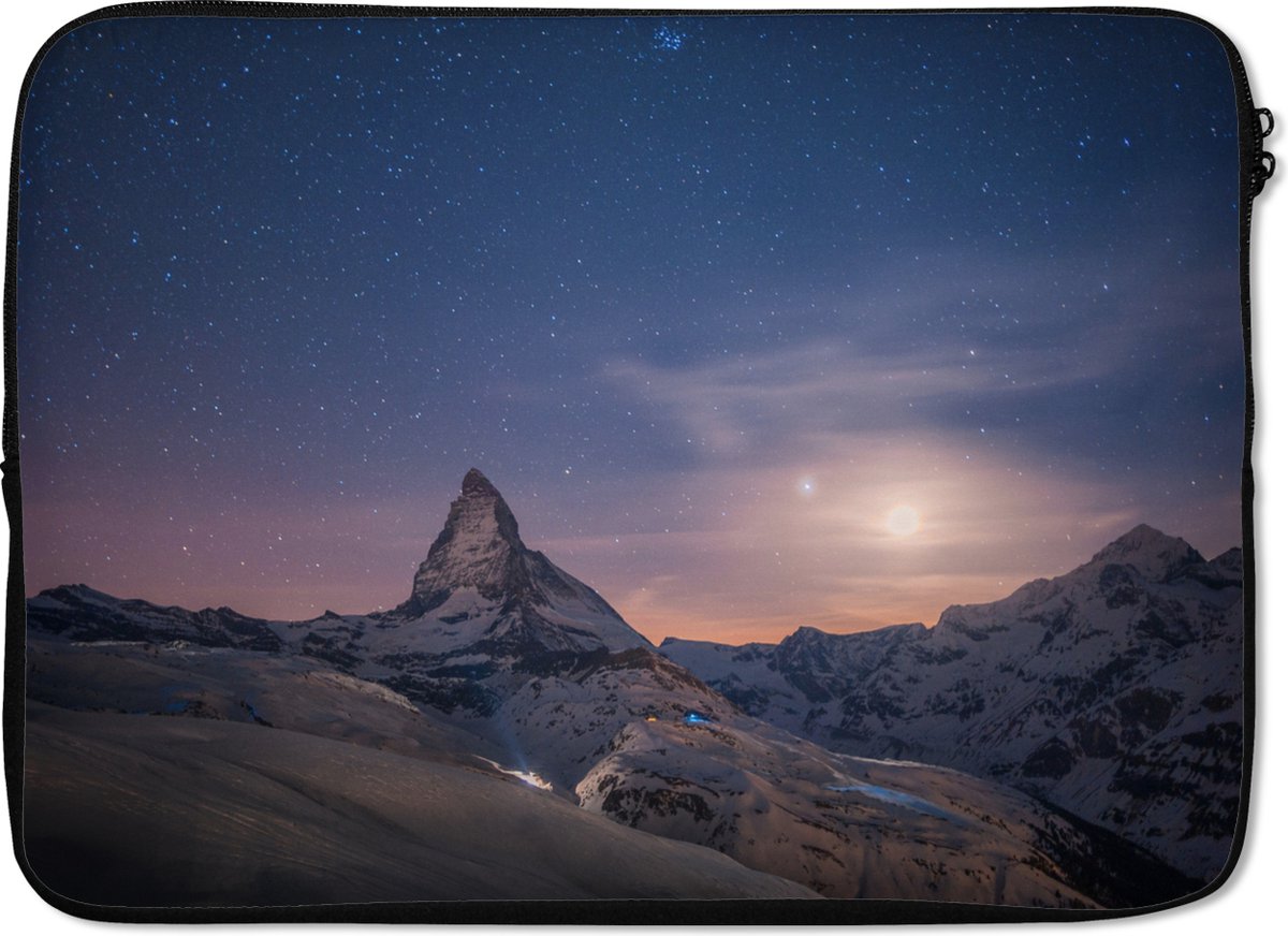 Laptophoes 14 inch 36x26 cm - Hemel nacht - Macbook & Laptop sleeve Matterhorn onder sterrenhemel - Laptop hoes met foto