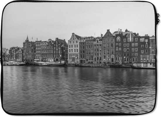Housse d'ordinateur portable avec imprimé en noir et blanc de maisons de canal à Amsterdam, avec vue sur le quai et les bateaux.
