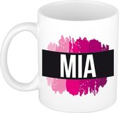 Mia  naam cadeau mok / beker met roze verfstrepen - Cadeau collega/ moederdag/ verjaardag of als persoonlijke mok werknemers