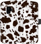 Samsung Galaxy S9 Telefoonhoesje - Portemonneehoesje  - Met pasjeshouder - Met Dierenprint - Koeien Patroon - Bruin