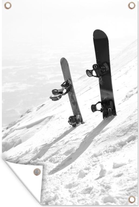Twee snowboards staan in een dik pak sneeuw rechtovereind - zwart wit - Tuindoek