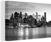 Canvas Schilderij Skyline van New York in de avond - zwart wit - 60x40 cm - Wanddecoratie