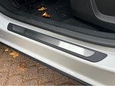 Instaplijsten voor Peugeot 308 2 2013-2021 (5 deurs) - Kras bescherming - Set van 4 - Zwart/metallic