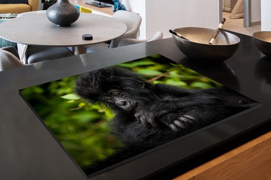 KitchenYeah® Inductie beschermer 76x51.5 cm - Close-up jonge gorilla - Kookplaataccessoires - Afdekplaat voor kookplaat - Inductiebeschermer - Inductiemat - Inductieplaat mat
