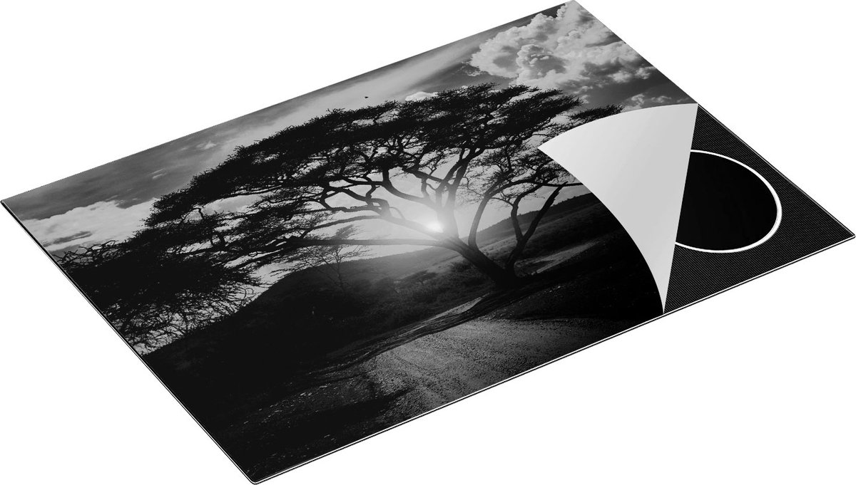 Chefcare Inductie Beschermer Zonsondergang Achter een Savanne Boom - Zwart Wit - 75x55 cm - Afdekplaat Inductie - Kookplaat Beschermer - Inductie Mat