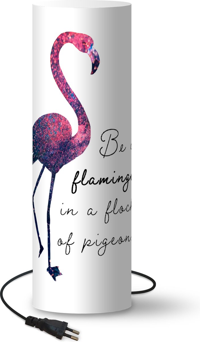 Lamp - Nachtlampje - Tafellamp slaapkamer - Flamingo - Vogel - Tekening - Quote - 60 cm hoog - Ø19.1 cm - Inclusief LED lamp