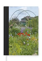 Notitieboek - Schrijfboek - Huis van Monet met kleurrijke bloemen in de tuin in het Franse Giverny - Notitieboekje klein - A5 formaat - Schrijfblok