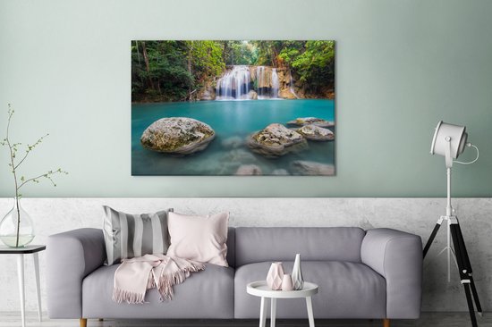 Roches couvertes de mousse devant la cascade du parc national d'Erawan Toile 140x90 cm - Tirage photo sur toile (décoration murale salon / chambre)