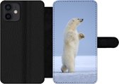 Bookcase Geschikt voor iPhone 12 telefoonhoesje - IJsbeer - Grappig - Sneeuw - Kinderen - Jongens - Meisjes - Kind - Met vakjes - Wallet case met magneetsluiting
