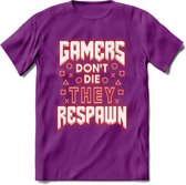 Gamers don't die T-shirt | Neon Rood | Gaming kleding | Grappig game verjaardag cadeau shirt Heren – Dames – Unisex | - Paars - XL