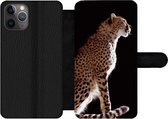 Bookcase Geschikt voor iPhone 11 Pro telefoonhoesje - Cheeta - Dieren - Licht - Met vakjes - Wallet case met magneetsluiting