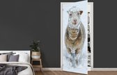 Deursticker Schaap - Sneeuw - Portret - 95x215 cm - Deurposter