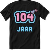 104 Jaar Feest kado T-Shirt Heren / Dames - Perfect Verjaardag Cadeau Shirt - Licht Blauw / Licht Roze - Maat 3XL