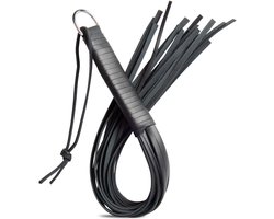 ZADO - Lederen Flogger Zweep met Stevige Striemen en D-ring – Zwart