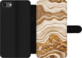 Bookcase Geschikt voor iPhone 7 telefoonhoesje - Marmer print - Goud - Kiezelstenen - Met vakjes - Wallet case met magneetsluiting