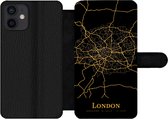Bookcase Geschikt voor iPhone 12 telefoonhoesje - Londen - Kaart - Gold - Met vakjes - Wallet case met magneetsluiting