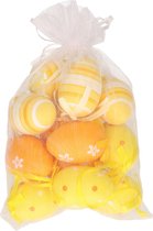 Set van 12x stuks paaseitjes geel in organza zakje 6 cm - Paaseitjes voor Paastakken - Paasversiering/decoratie Pasen