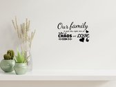 Stickerheld - Muursticker "Our family is just the right mix of chaos and love" Quote - Woonkamer - inspirerend - Engelse Teksten - Mat Zwart - 27.5x43cm