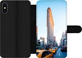 Bookcase Geschikt voor iPhone XS Max telefoonhoesje - Druk verkeer rondom de Flatiron Building - Met vakjes - Wallet case met magneetsluiting