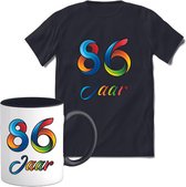 86 Jaar Vrolijke Verjaadag T-shirt met mok giftset Zwart | Verjaardag cadeau pakket set | Grappig feest shirt Heren – Dames – Unisex kleding | Koffie en thee mok | Maat L