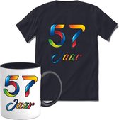 57 Jaar Vrolijke Verjaadag T-shirt met mok giftset Zwart | Verjaardag cadeau pakket set | Grappig feest shirt Heren – Dames – Unisex kleding | Koffie en thee mok | Maat 3XL