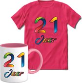 21 Jaar Vrolijke Verjaadag T-shirt met mok giftset Roze | Verjaardag cadeau pakket set | Grappig feest shirt Heren – Dames – Unisex kleding | Koffie en thee mok | Maat XXL