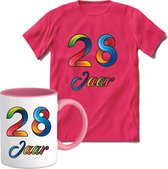 28 Jaar Vrolijke Verjaadag T-shirt met mok giftset Roze | Verjaardag cadeau pakket set | Grappig feest shirt Heren – Dames – Unisex kleding | Koffie en thee mok | Maat M