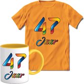 47 Jaar Vrolijke Verjaadag T-shirt met mok giftset Geel | Verjaardag cadeau pakket set | Grappig feest shirt Heren – Dames – Unisex kleding | Koffie en thee mok | Maat XXL