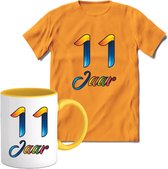 11 Jaar Vrolijke Verjaadag T-shirt met mok giftset Geel | Verjaardag cadeau pakket set | Grappig feest shirt Heren – Dames – Unisex kleding | Koffie en thee mok | Maat M