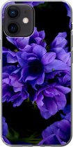 Geschikt voor iPhone 12 hoesje - Patroon - Bloemen - Paars - Siliconen Telefoonhoesje