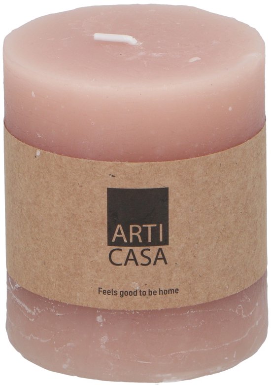 Roze stompkaars van Arti Casa met een bruin papieren band. Brandduur 30 uur.