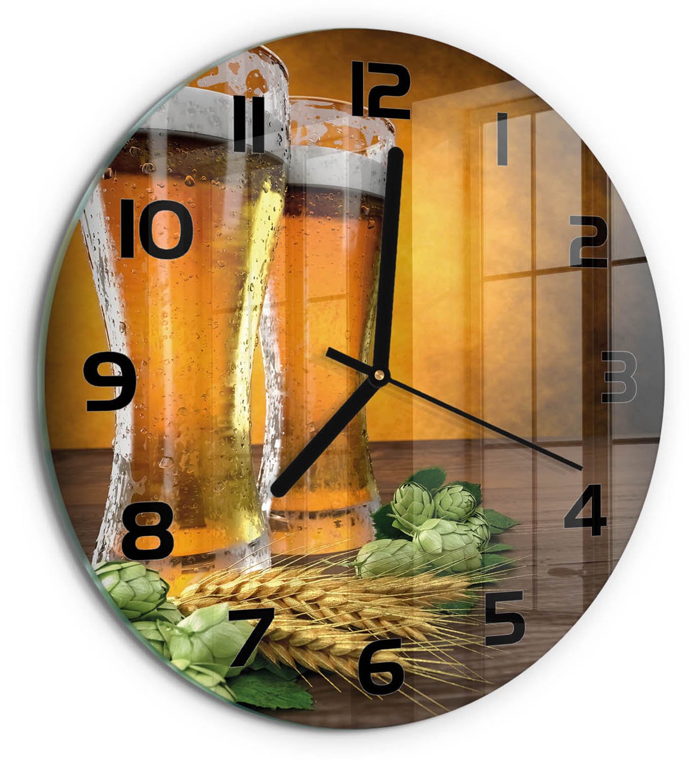 TULUP Wandklok - Twee glazen bier Wandklok Glas Decoratie - fi30 cm - Oranje Gekleurde Glazen Klok - Zwarte handen - Ronde Klok - Klok Glas Met Opdruk - Moderne Wandklok Glas