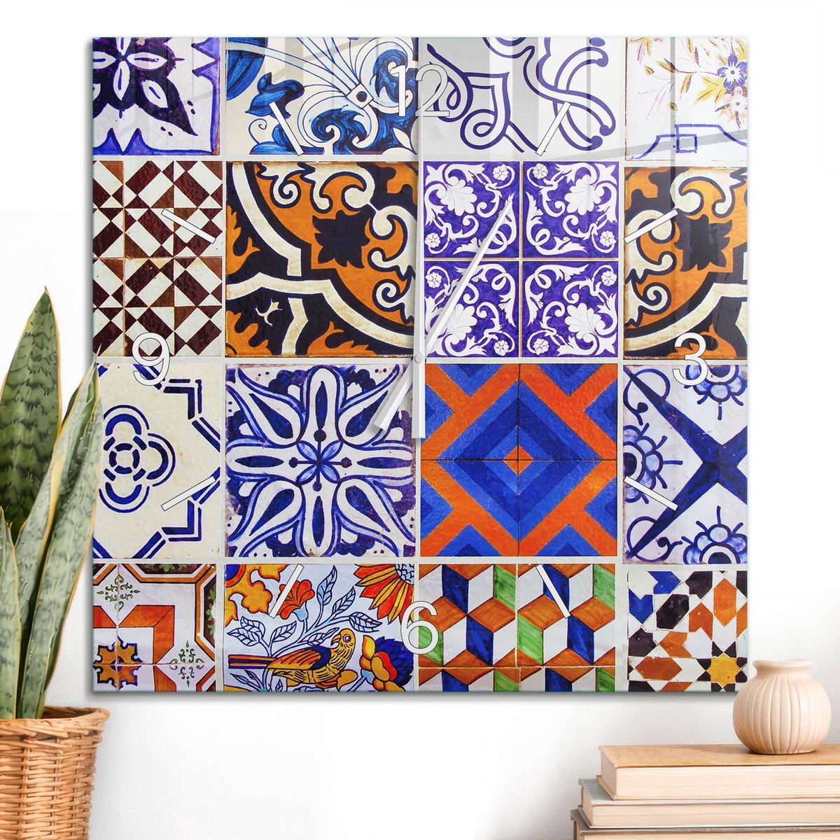 ArtPrintCave Blauw Glazen Klok - 60x60 cm - Wandklok Vierkant - Boho-Tegels Unieke Klok - Geometrie Stille Wandklok - Witte Klokwijzers