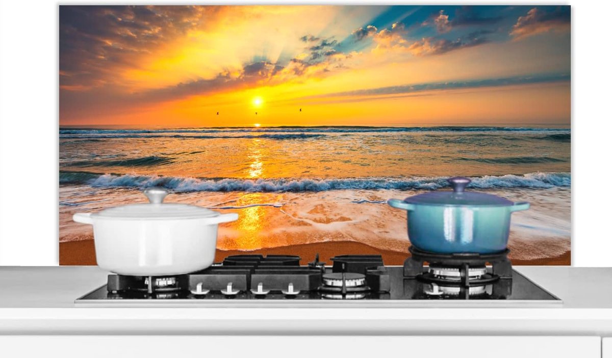 Spatscherm Keuken - 120x60 cm - Zonsondergang - Strand - Zee - Wolken - Oranje