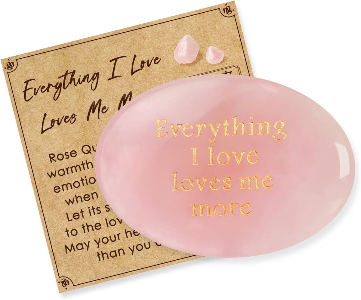 Rozenkwarts kristal zorgensteen met gravure "Everything I Love Loves me more" edelsteen om in de hand te houden, spirituele kristalsteen, mindfulness, cadeau