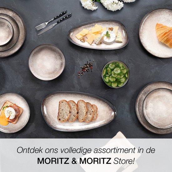 Table dressée avec diverses assiettes, pain, fromage et un croissant.