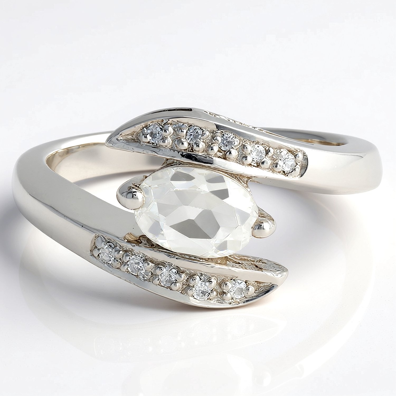 Cavill - Zilveren Ring 925 met Ovale Himalaya Beril 0,6 ct & Witte Topaas 0,054 ct - Handgemaakt Edelstenen Ring Dames - Modieus Elegant Sieraad
