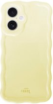 xoxo Wildhearts Glossy Wavy Case Buttercup telefoonhoesje - Geschikt voor iPhone 16 - Golvend hoesje - Glimmende silicone case met golven - Vlekbestendig - Camerabescherming - Beige