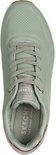 Groene Skechers Uno dames sneaker, van bovenaf gezien, met veters en roze accenten.