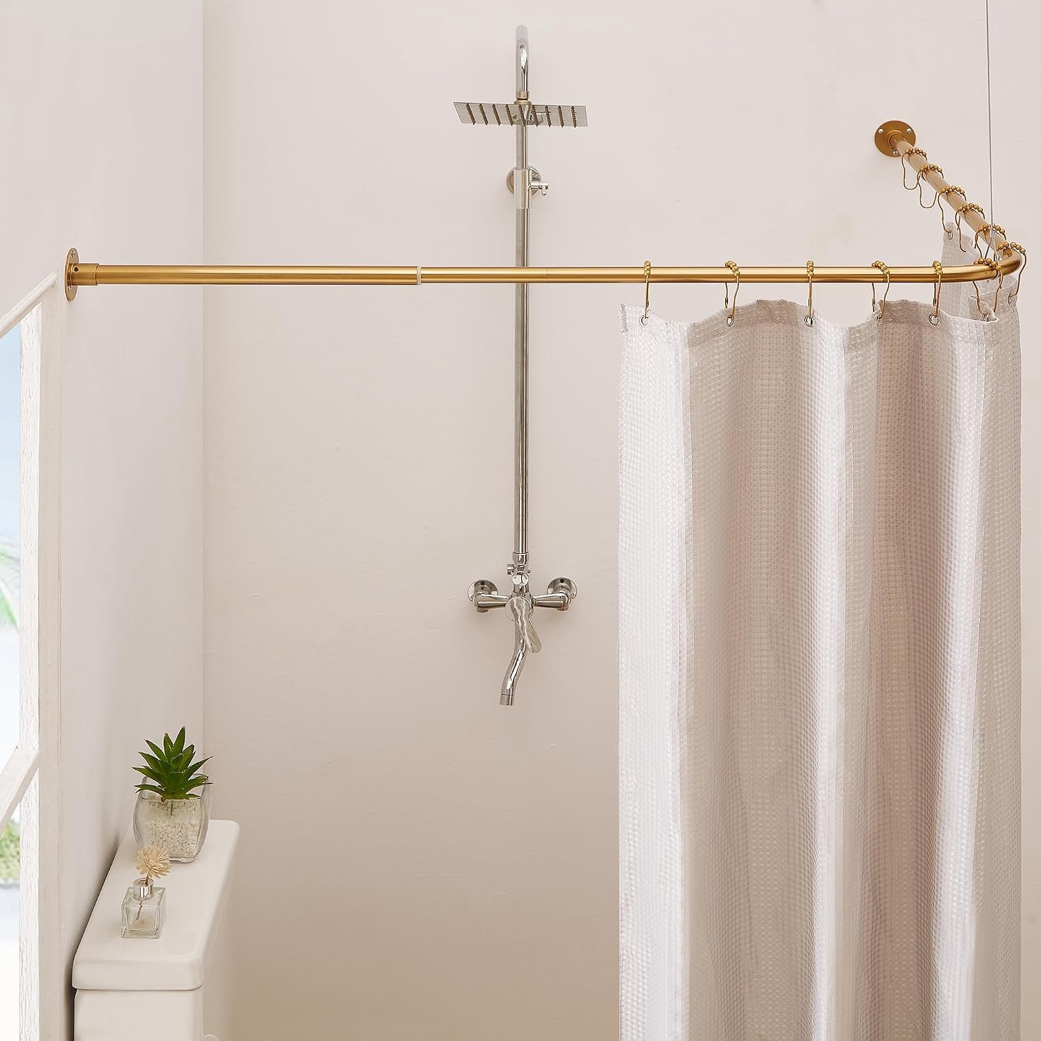 Gouden hoekdouchegordijnstang, [61-135 cm] x [61-135 cm] verstelbare L-vormige douchegordijnstang zonder doorhangen 90-graads gebogen gordijnstang voor badkamerbad met 12 ringhaken en