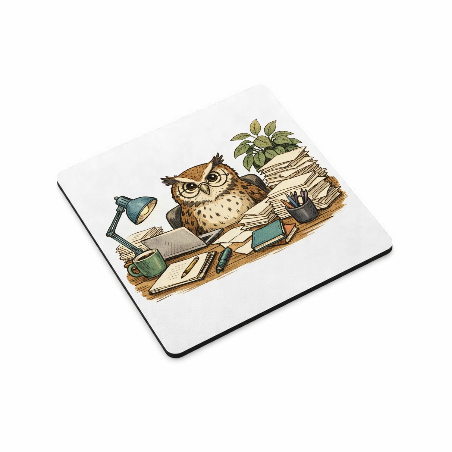 Mr Cadeautjes MDF magnetische fotolijst vierkant 9,5 - design Een bosuil die op een chaotisch bureau een stapel dossiers o | cadeau Wit
