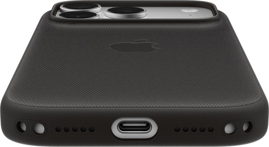 Zwart TechWoven hoesje met MagSafe, zijaanzicht met camera-module, Apple logo en USB-C poort