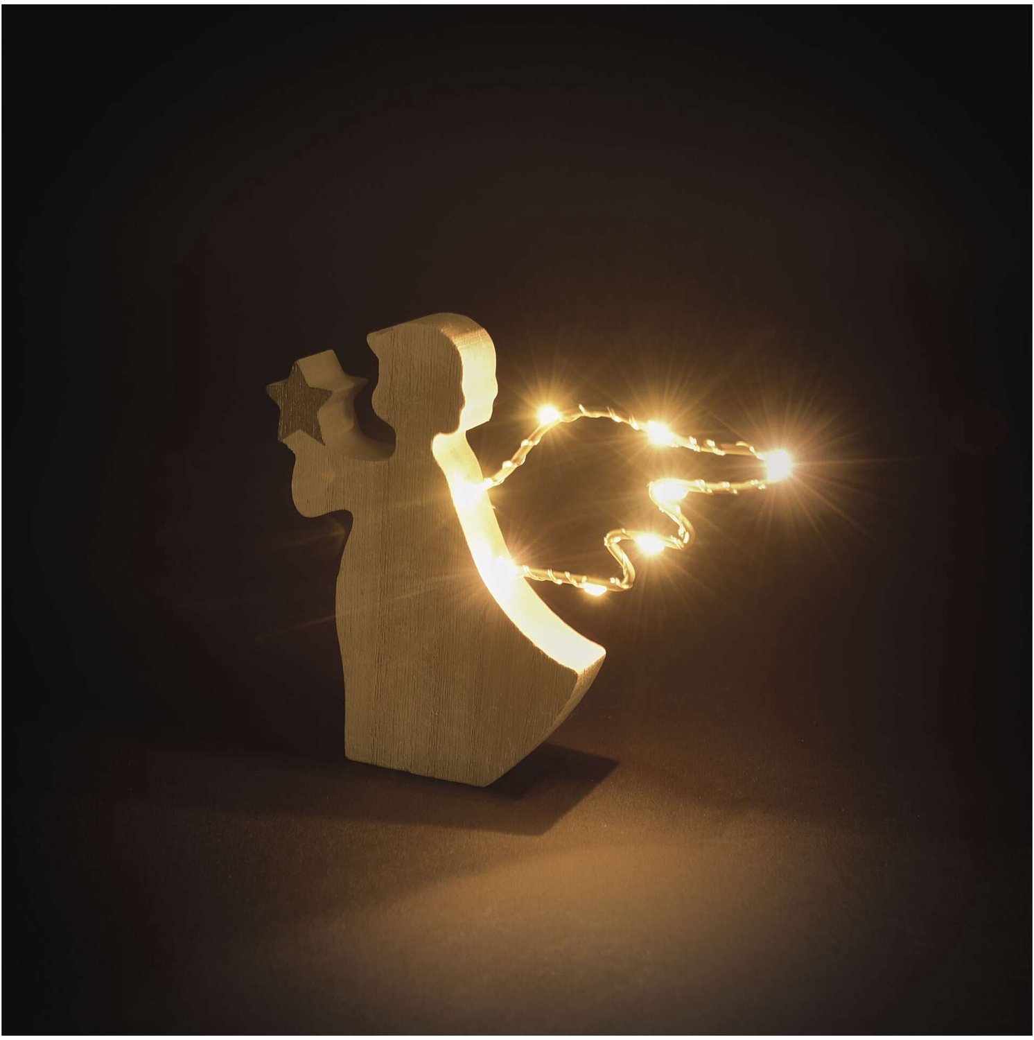 EMOS Houten LED-decoratie – engel, 13 cm, 2x AAA, voor binnenshuis, warm wit, timer, DCWW43
