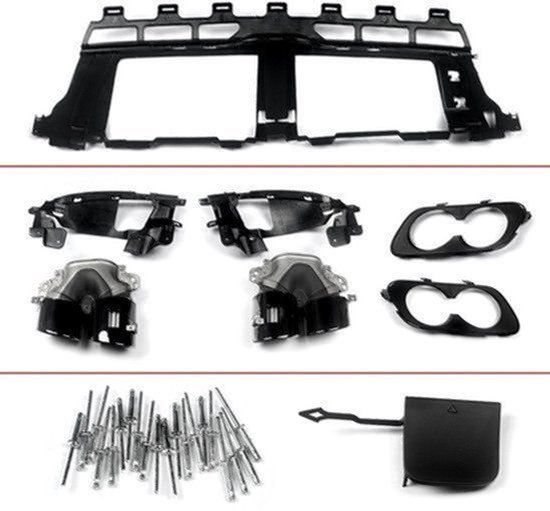 Zwarte achterdiffuser set voor Mercedes GLS53 AMG met uitlaattips, beugels en bevestigingsmateriaal.